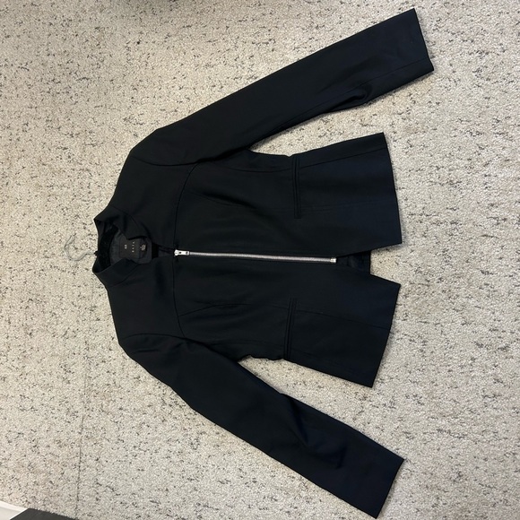 BAIA blazer size 4 made in Canada wool blazer in excellent used condition - Picture 3 of 12